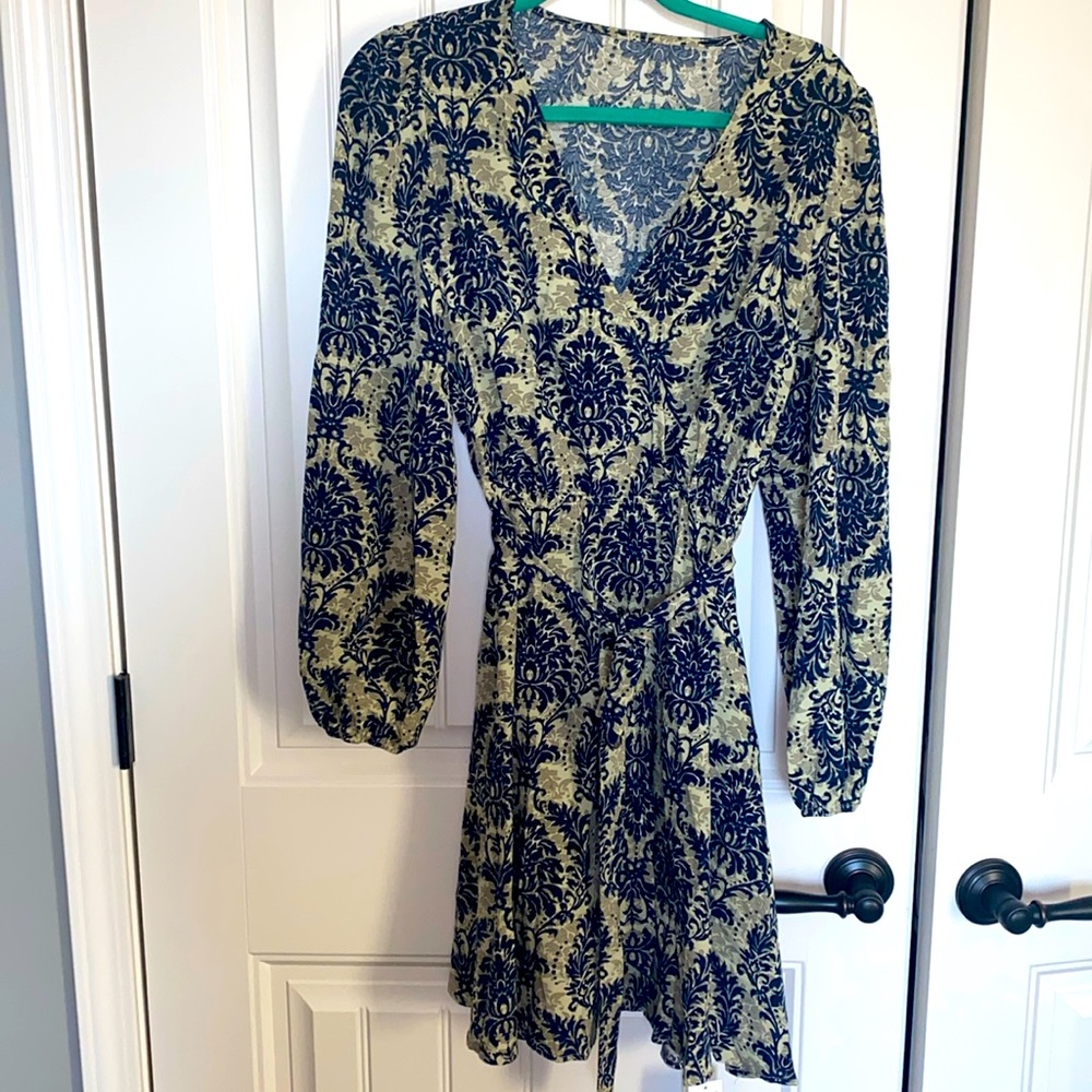 Women’s V Neck Long Sleeve Floral Print Belted Dress!